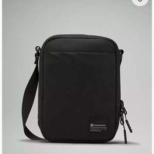 Lululemon easy access bag
